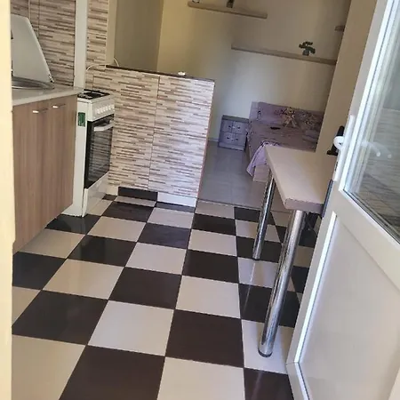 Garsoniera 1 *